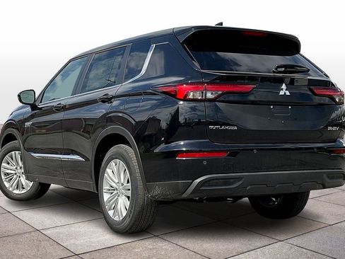 New 2025 Mitsubishi Outlander ES image 3