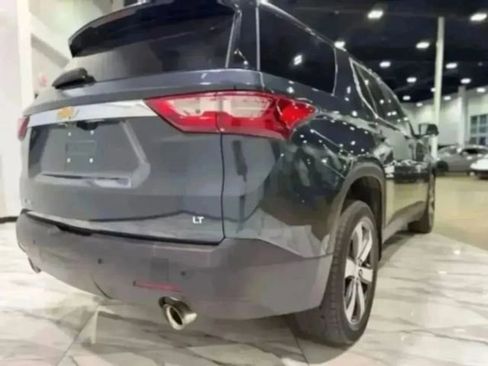 Used 2021 Chevrolet Traverse LT w/ LT Premium Package image 9