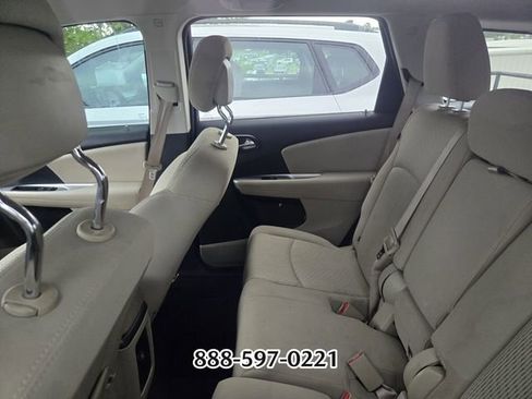 Used 2020 Dodge Journey SE w/ SE Popular Equipment Group FWD image 3