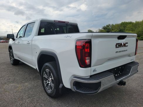 New 2026 GMC Sierra 1500 SLE w/ Preferred Package image 5