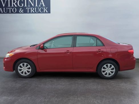 Used 2011 Toyota Corolla LE image 2