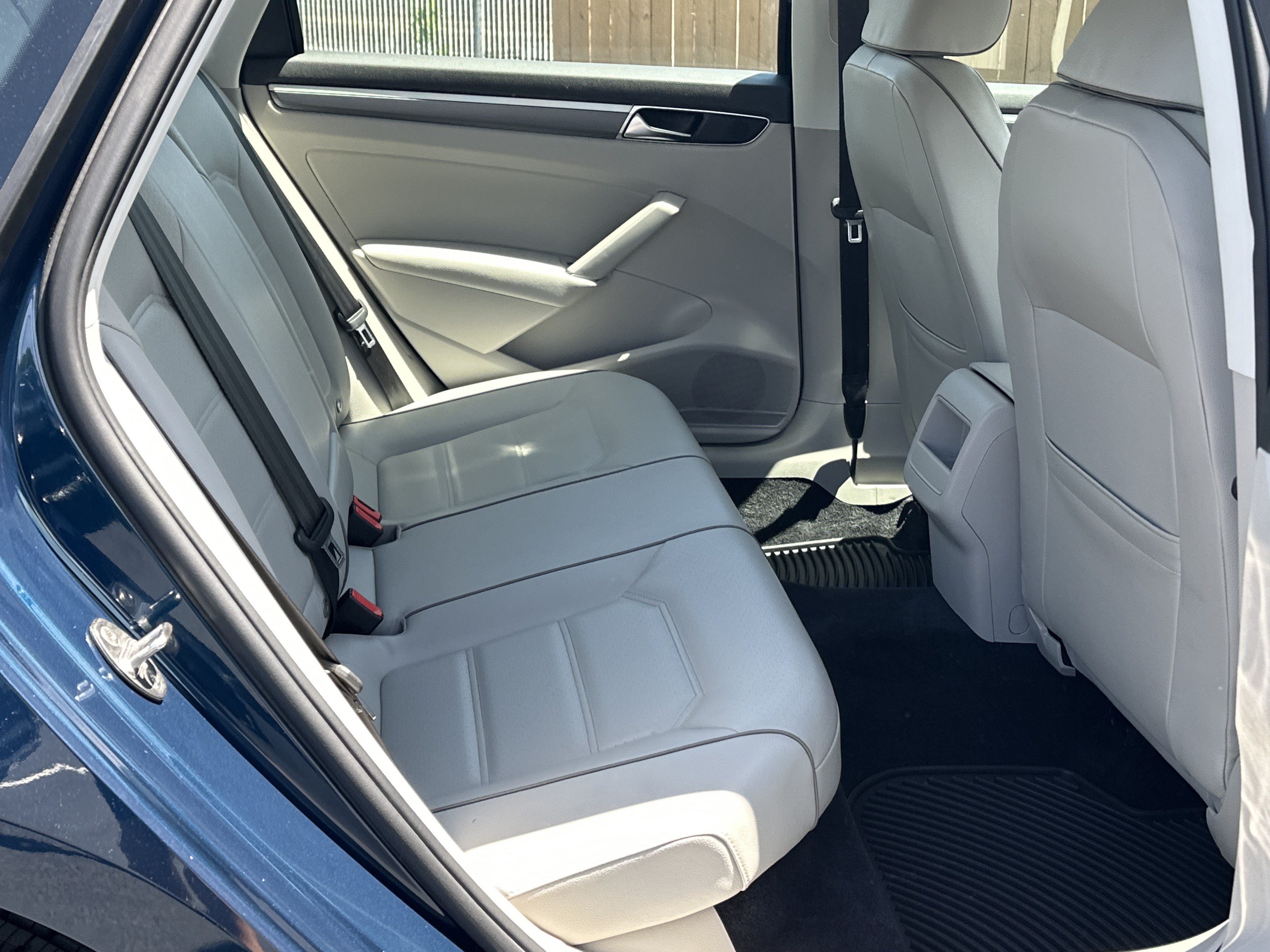 Used 2018 Volkswagen Passat 2.0T R-Line FWD image 13