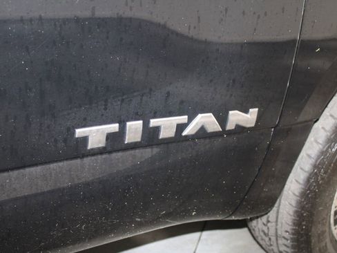 Used 2024 Nissan Titan SV image 12
