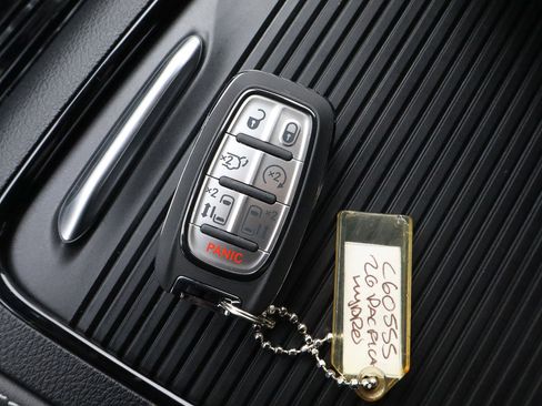 New 2026 Chrysler Pacifica Limited w/ Uconnect Theater Family Group image 40