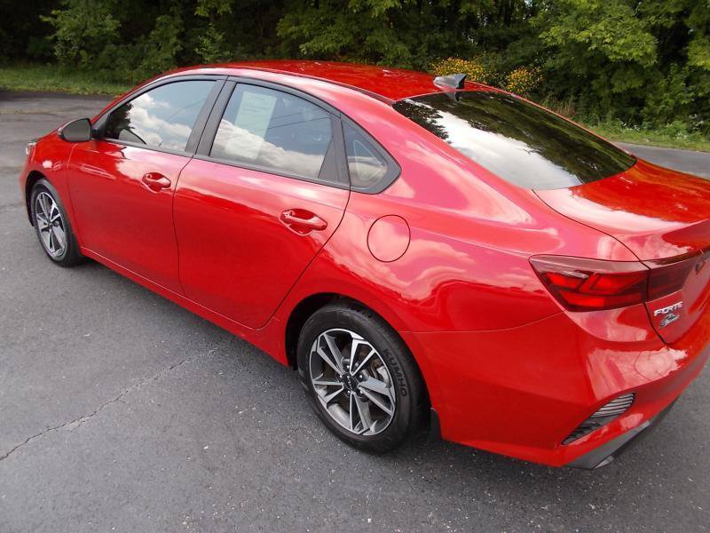 Used 2023 Kia Forte LXS w/ LXS Technology Package FWD image 5