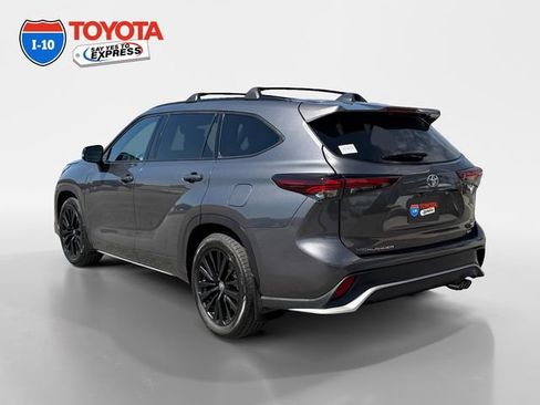 Certified 2024 Toyota Highlander XSE FWD image 3
