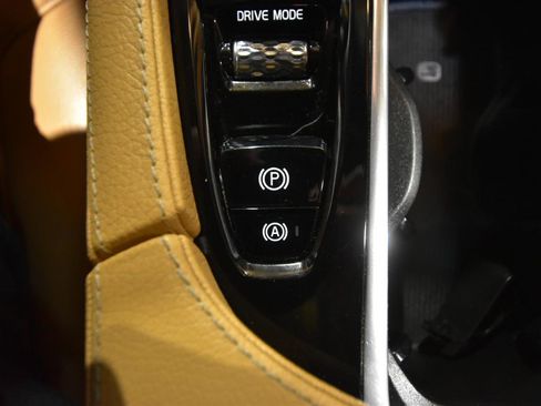 Used 2017 Volvo S90 T6 Momentum w/ Vision Package image 37