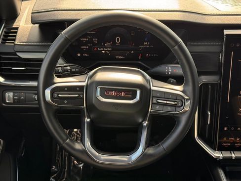 Used 2025 GMC Acadia Elevation FWD image 19