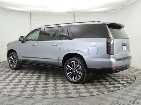 Used 2025 Cadillac Escalade ESV Sport image 7