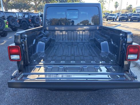 New 2026 Jeep Gladiator Sport image 6