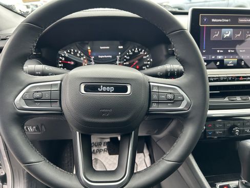 Used 2023 Jeep Compass Limited image 19