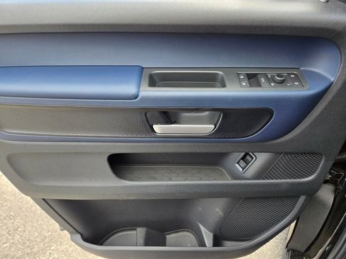 New 2025 Volkswagen ID. Buzz Pro S Plus RWD image 10