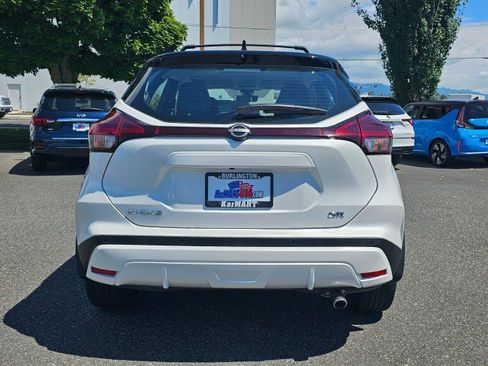 Used 2023 Nissan Kicks SR w/ SR Premium Package FWD image 4