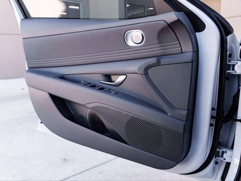 New 2025 Hyundai Elantra SEL FWD image 17