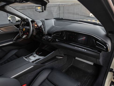Used 2025 Ferrari Purosangue AWD/4WD image 15
