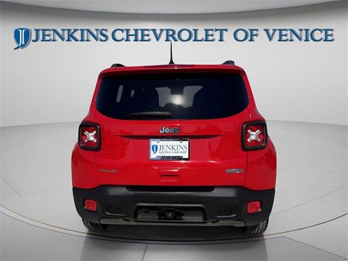 Used 2018 Jeep Renegade Latitude w/ Popular Equipment Group image 4