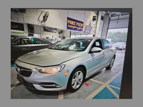 Used 2018 Buick Regal Preferred FWD image 1