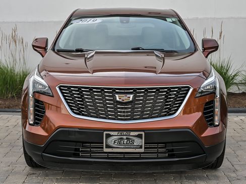 Used 2019 Cadillac XT4 Luxury w/ Cold Weather Package FWD image 4