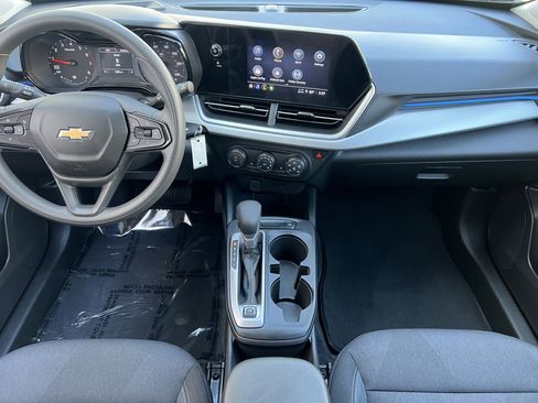 Used 2026 Chevrolet Trax LS w/ LS Convenience Package FWD image 32