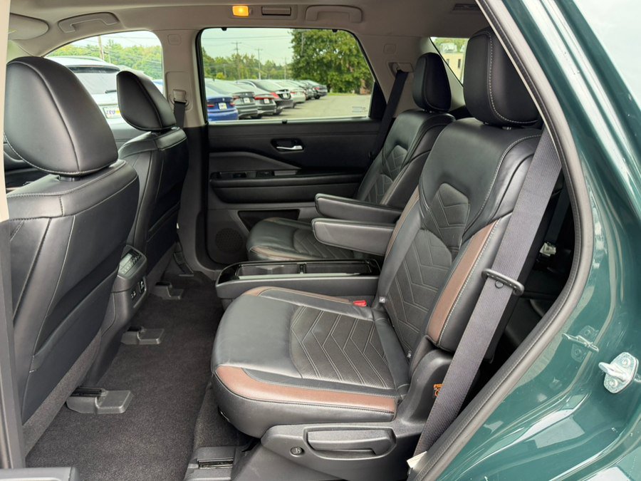 Used 2022 Nissan Pathfinder Platinum w/ Lighting Package (N92) AWD/4WD image 19