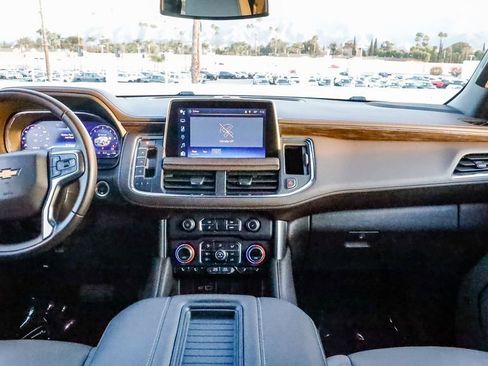 Used 2024 Chevrolet Suburban LT image 12