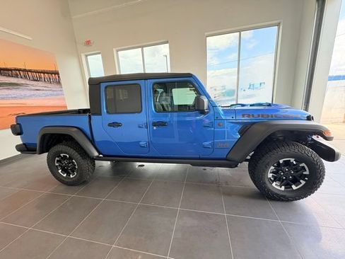 New 2026 Jeep Gladiator Rubicon w/ Steel Power Dome Hood Package AWD/4WD image 8