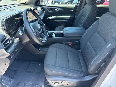 Used 2025 Chevrolet Traverse LT w/ Enhanced Driving Package FWD image 26