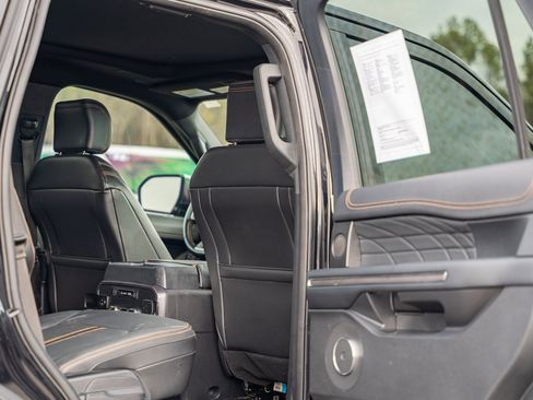 Certified 2023 Ford Expedition Platinum image 18