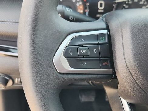 Used 2025 Jeep Compass Latitude w/ Convenience Group AWD/4WD image 28