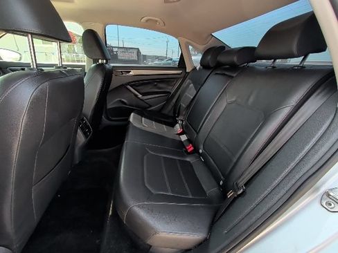Used 2018 Volkswagen Passat 2.0T SE FWD image 5