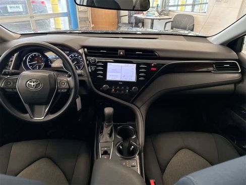 Used 2020 Toyota Camry LE image 15