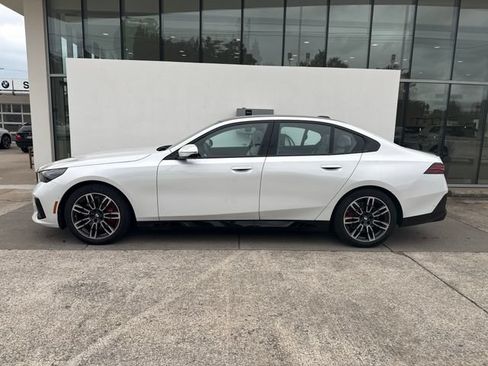 Used 2024 BMW 530i w/ Executive Package RWD image 2