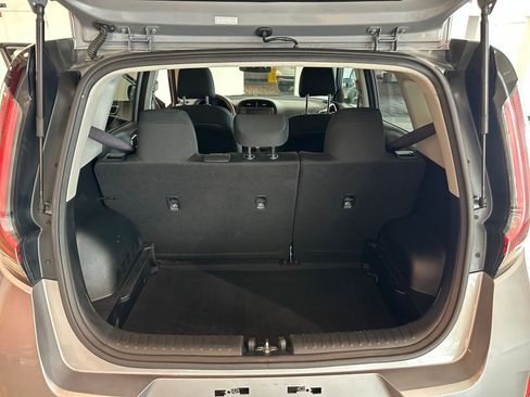 Used 2025 Kia Soul LX w/ LX Technology Package FWD image 30