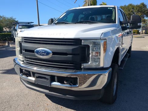 Used 2017 Ford F250 XL w/ Power Equipment Group image 9