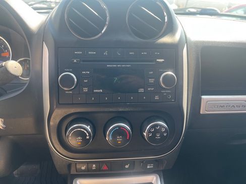 Used 2015 Jeep Compass High Altitude FWD image 21
