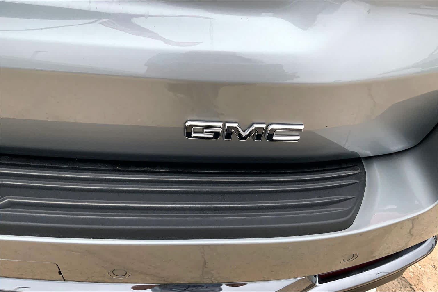 Used 2025 GMC Yukon Denali Ultimate AWD/4WD image 10