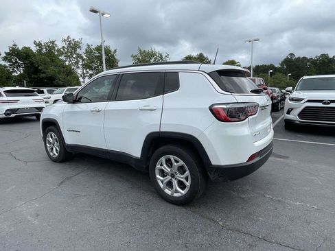 Used 2025 Jeep Compass Latitude AWD/4WD image 12