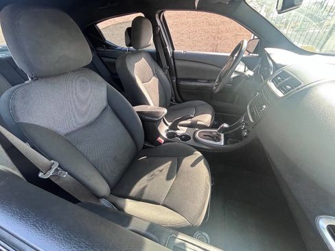 Used 2013 Dodge Avenger SE image 9