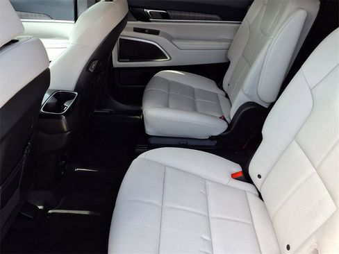 Used 2024 Kia Telluride SX image 11