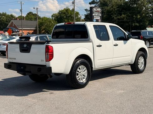 Used 2014 Nissan Frontier SV w/ SV Value Truck Package RWD image 9