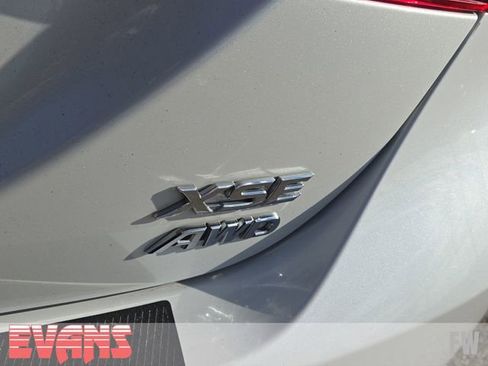 Used 2020 Toyota Camry XSE image 3