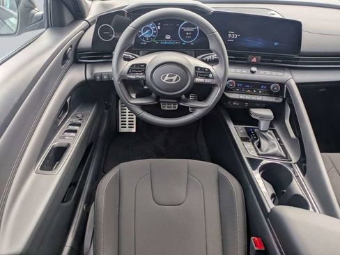 Used 2025 Hyundai Elantra SEL FWD image 15