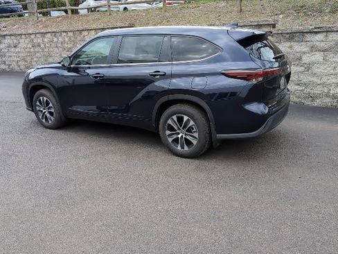Used 2025 Toyota Highlander XLE image 7