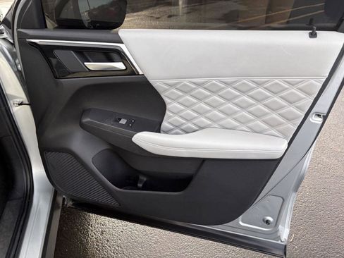 Used 2023 Mitsubishi Outlander SEL image 19