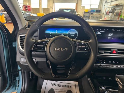 Certified 2024 Kia Seltos SX w/ SX Sunroof Package image 15