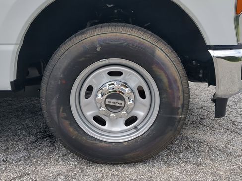 New 2026 Ford F250 XL w/ XL Chrome Package image 9