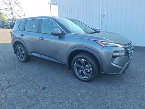 Certified 2026 Nissan Rogue SV FWD image 3