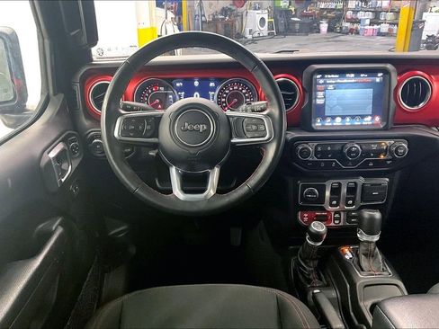Used 2022 Jeep Wrangler Rubicon w/ Cold Weather Group AWD/4WD image 4