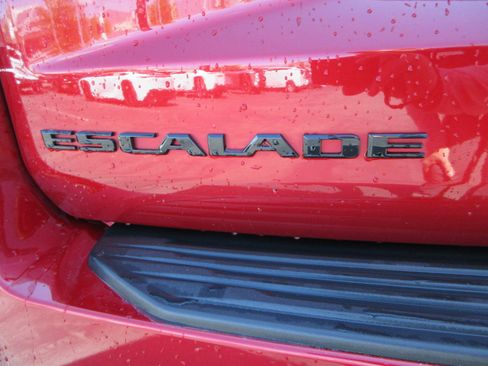 Used 2023 Cadillac Escalade Sport w/ LPO, ONYX Package image 8