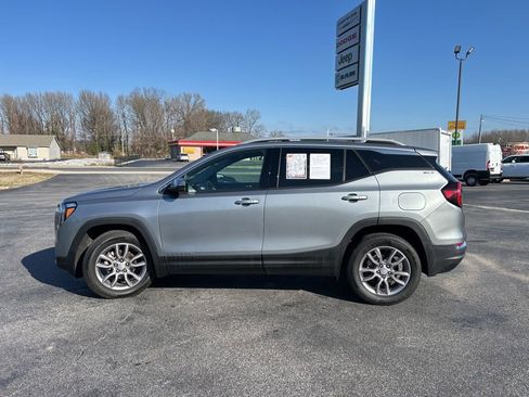 Used 2024 GMC Terrain SLT image 7